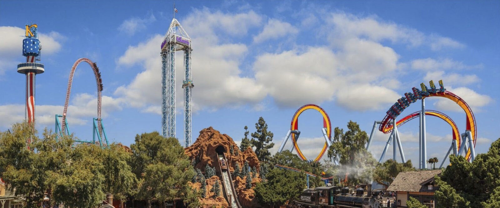 Knott’s Berry Farm Theme Park is a great place to spend time with friend and family.